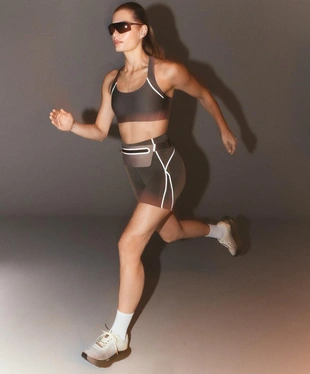 Perfect-adapt reflective medium-support sports bra- Заказать в России