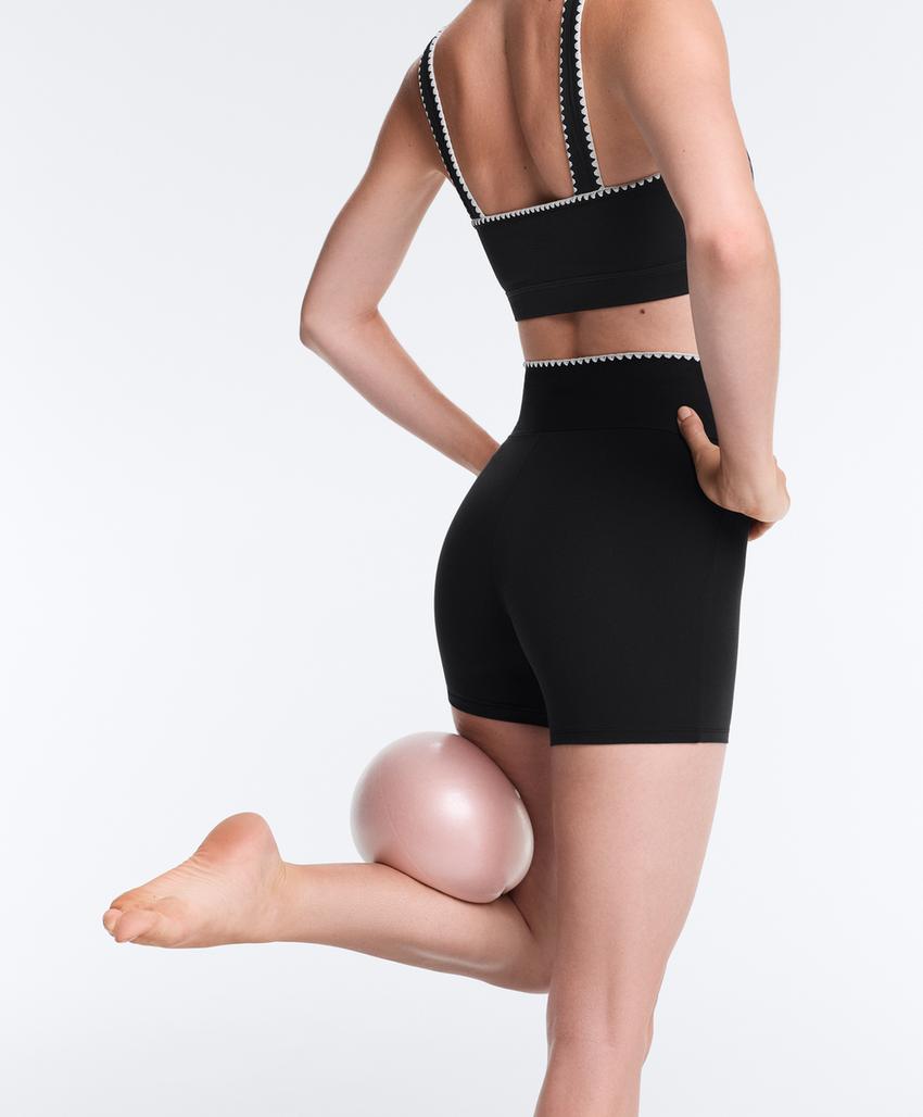 Шорты Hot pant Comfortlux с V-поясом и контрастным швом