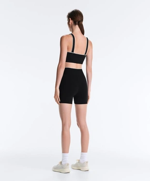 Шорты Hot pant Comfortlux с V-поясом и контрастным швом- Заказать в России