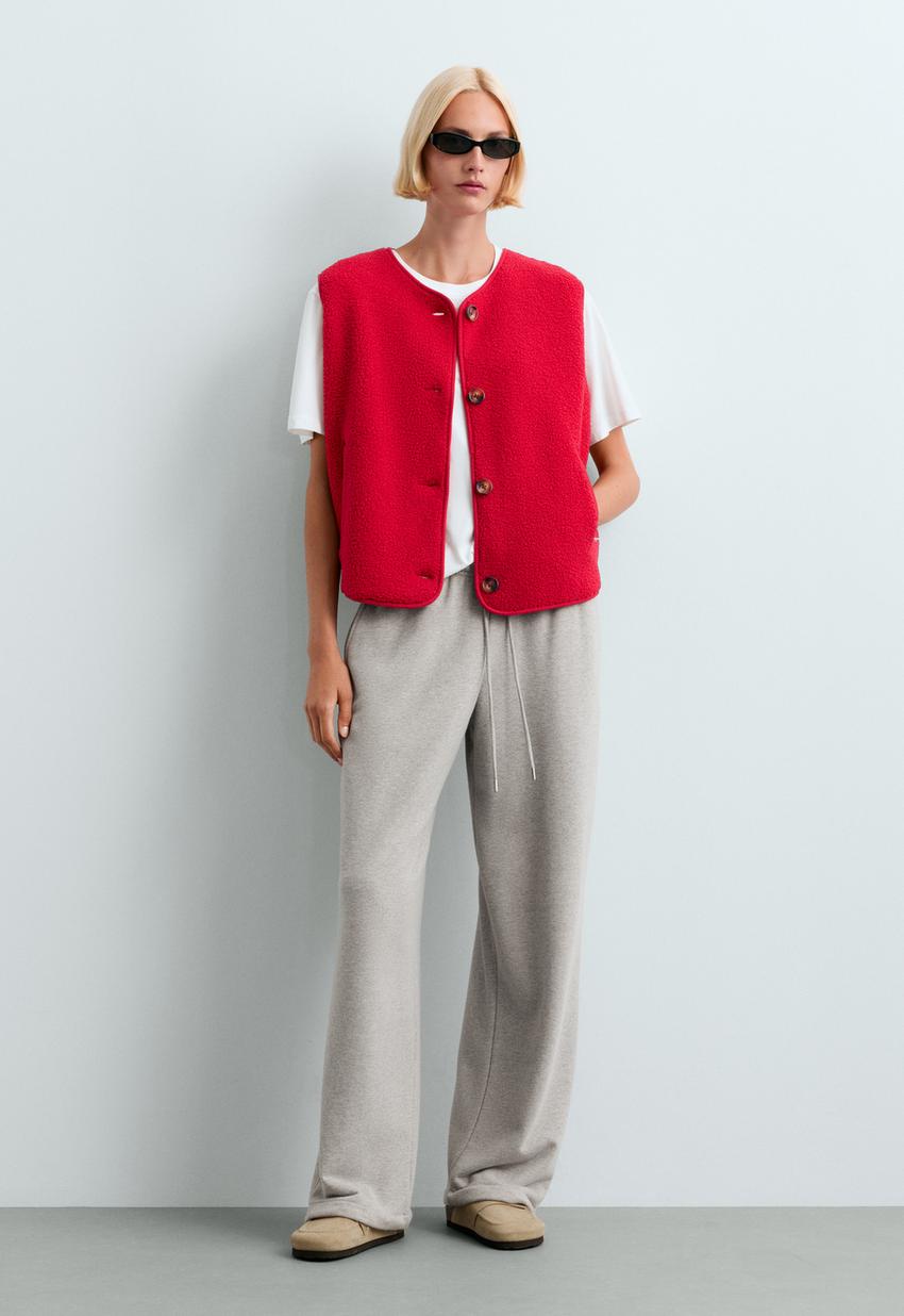 Жилет из искусственной овчины на пуговицах