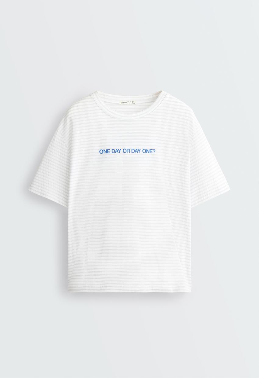 T-shirt boxy com texto