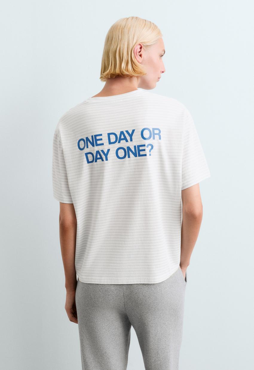 T-shirt boxy com texto