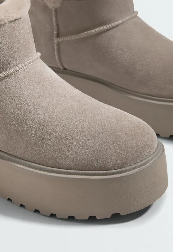 Botins em pele com plataforma