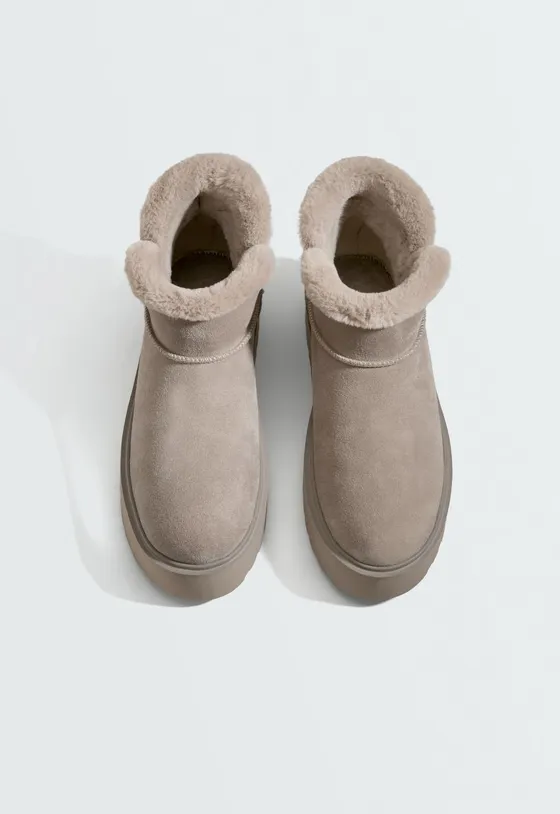 Botins em pele com plataforma
