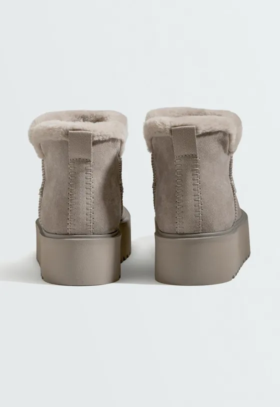 Botins em pele com plataforma