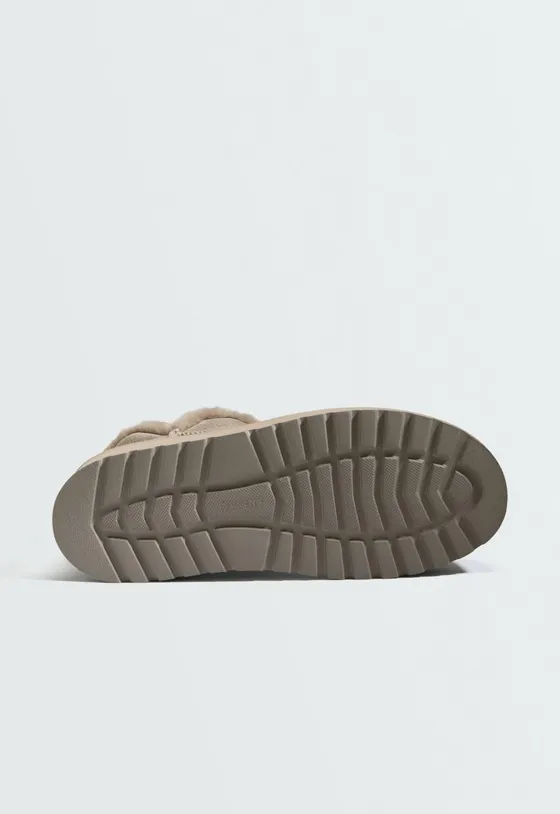 Botins em pele com plataforma