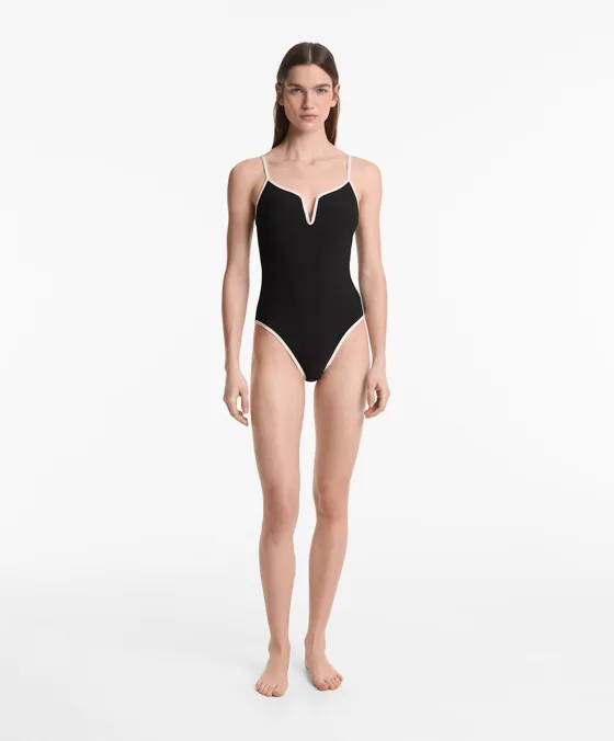 Купальник с контрастной окантовкой