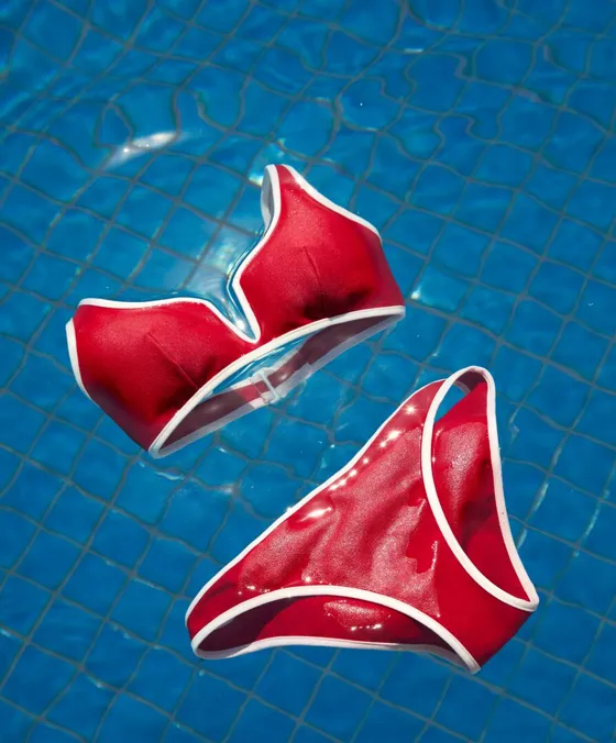 Классические плавки бикини с контрастной окантовкой