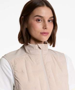 Очень легкий утепленный жилет из высокотехнологичной ткани- Заказать в России