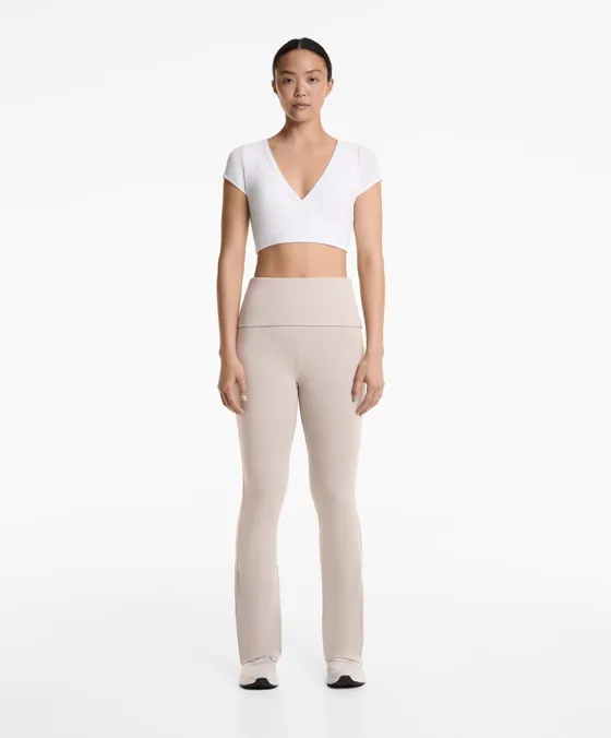 Tank top cruzado rib em mistura de modal