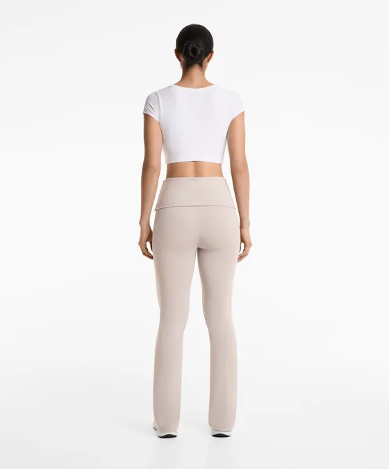 Tank top cruzado rib em mistura de modal