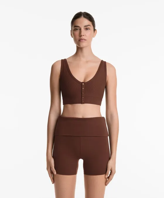 Топ Comfortlux с вырезом хенли и открытой спинкой, ткань в рубчик