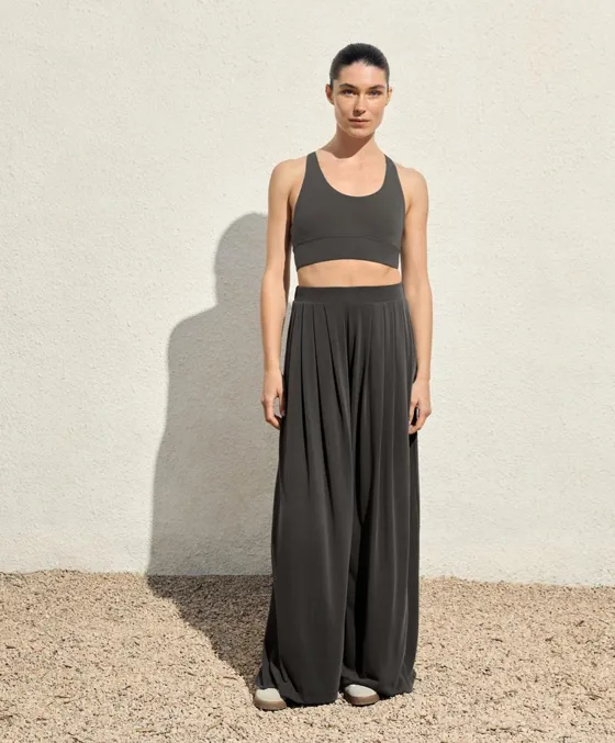 Объемные широкие брюки из струящегося смесового модала