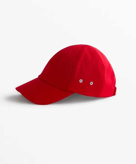 Спортивная шапка с логотипом