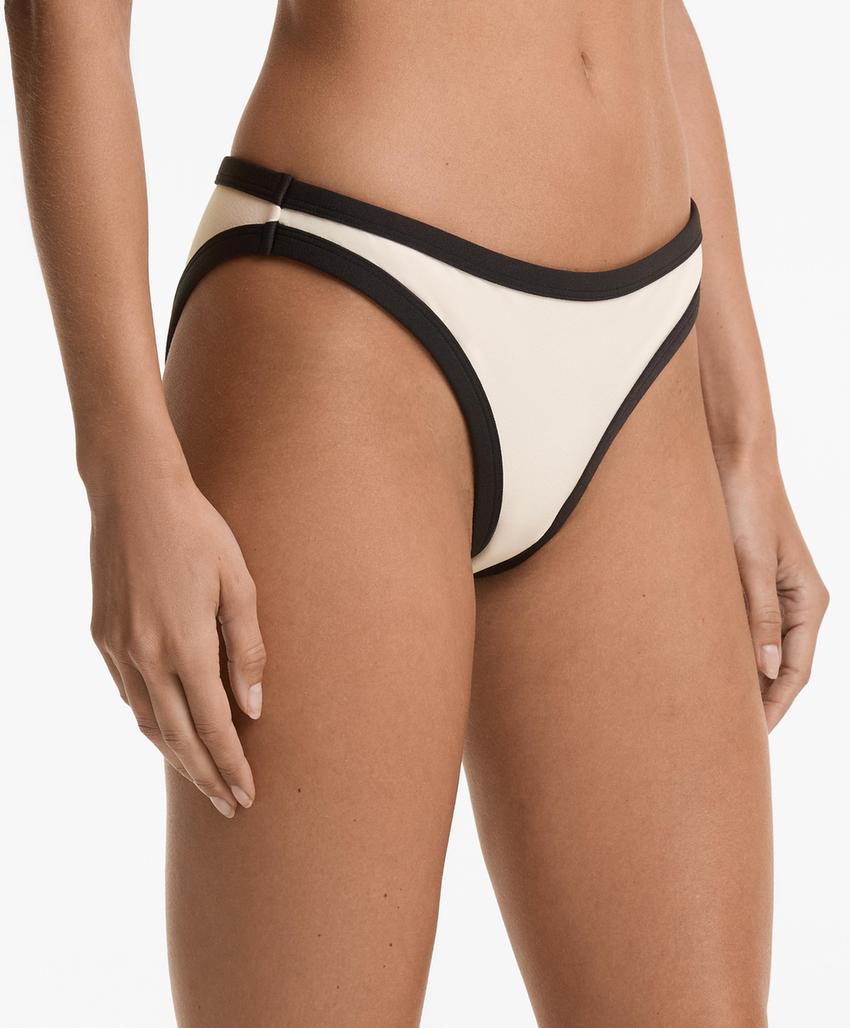 Классические плавки бикини с контрастной окантовкой