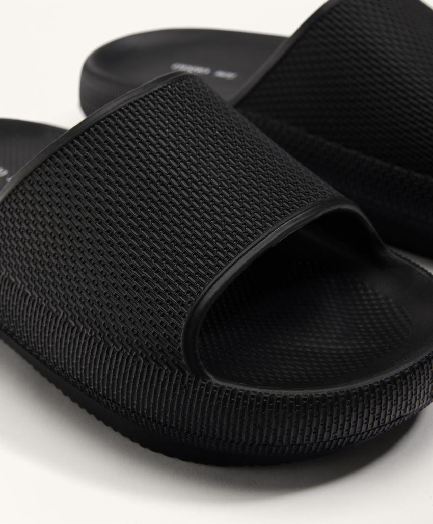 Сандалии на платформе