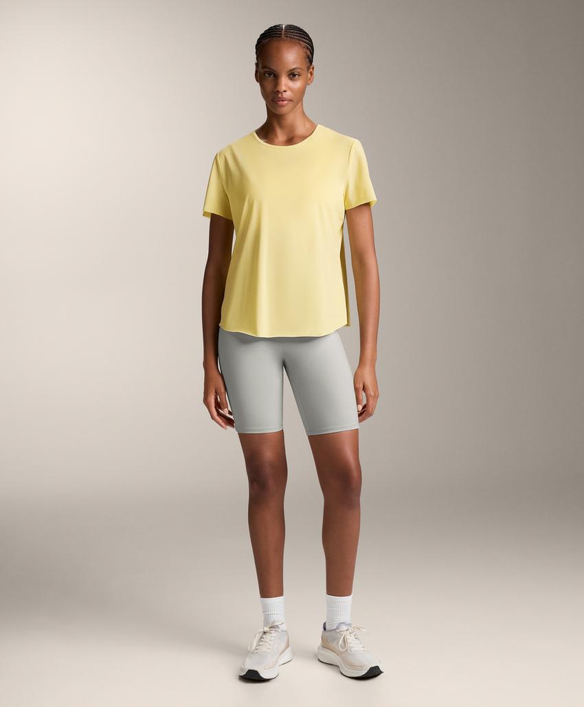 Футболка с короткими рукавами и микроперфорацией