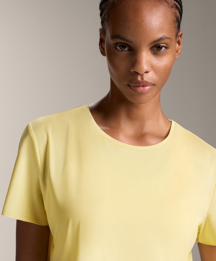 Футболка с короткими рукавами и микроперфорацией