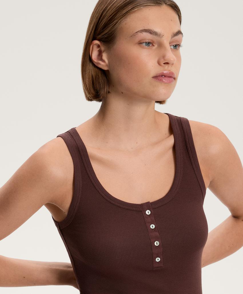 Майка без рукавов с хлопком и модалом на пуговицах