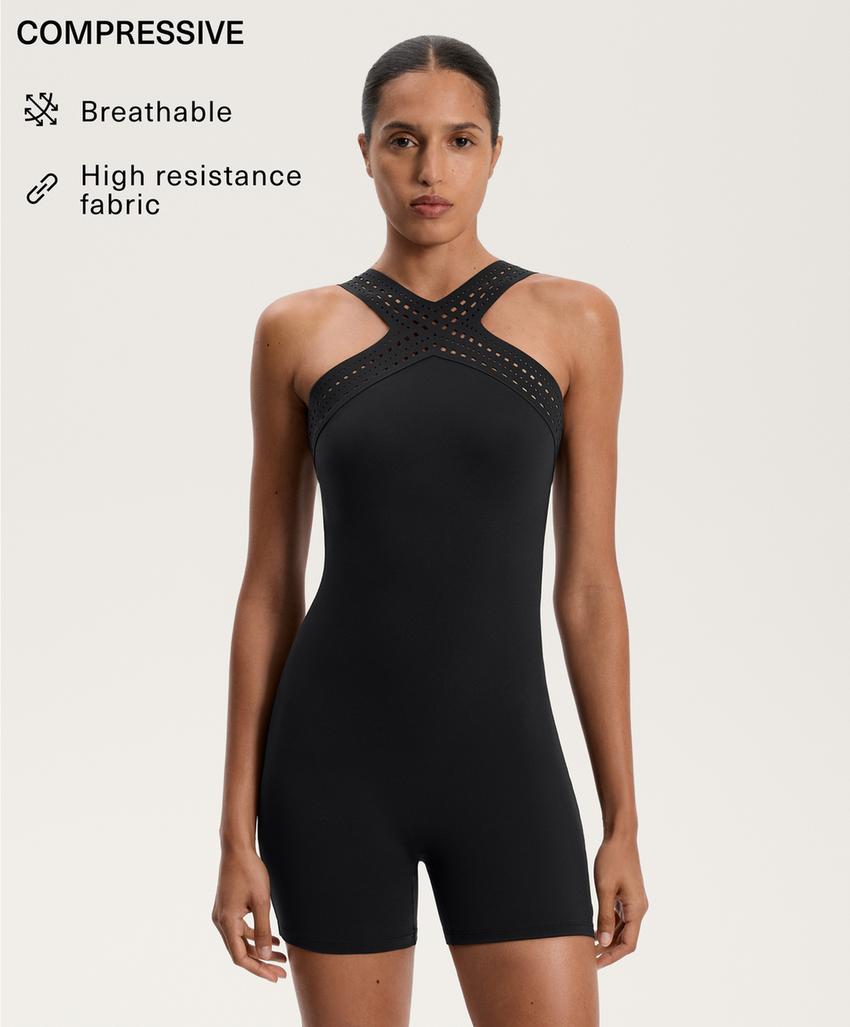 Комбинезон-шорты с аппликацией и вырезами