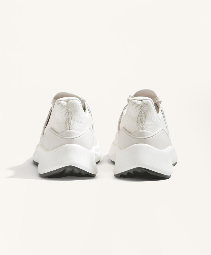 Универсальные кроссовки для разнообразных активностей