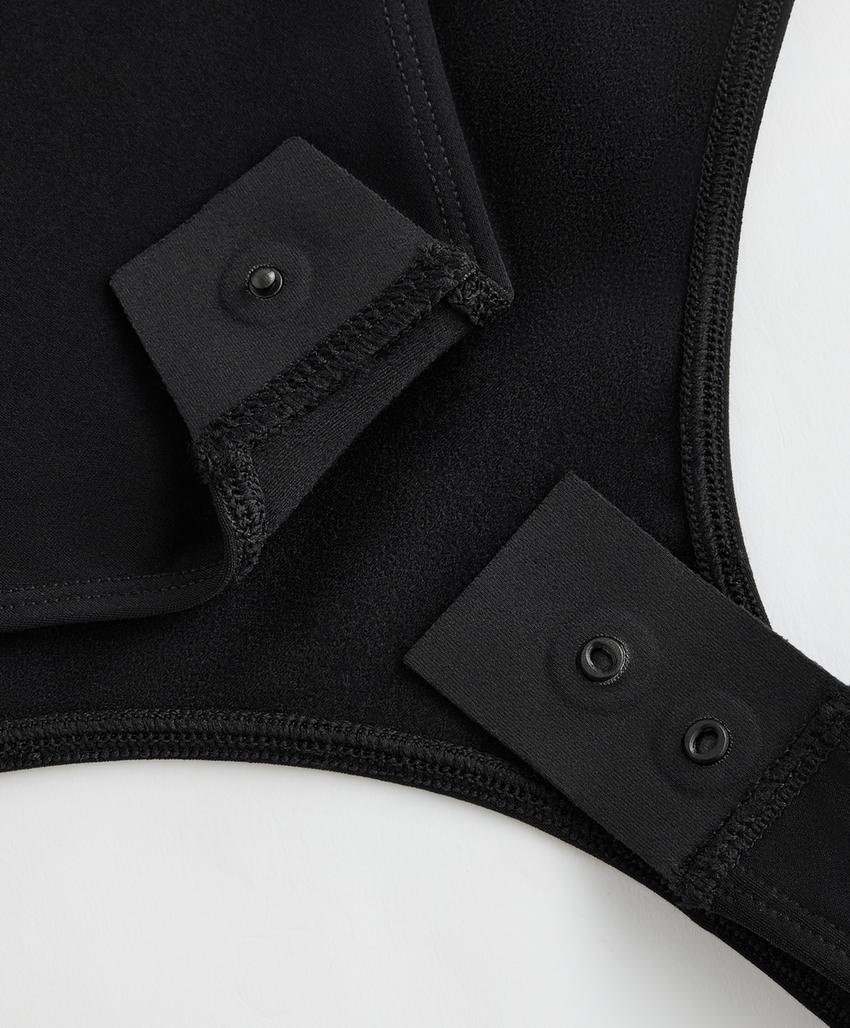 Базовая легкая майка с застежкой-молнией