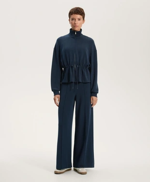 Прямые брюки из модала с мягким прикосновением и складкой- Заказать в России