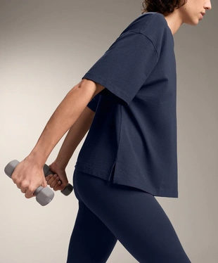 Прямая футболка из хлопково-вискозной смеси с короткими рукавами- Заказать в России