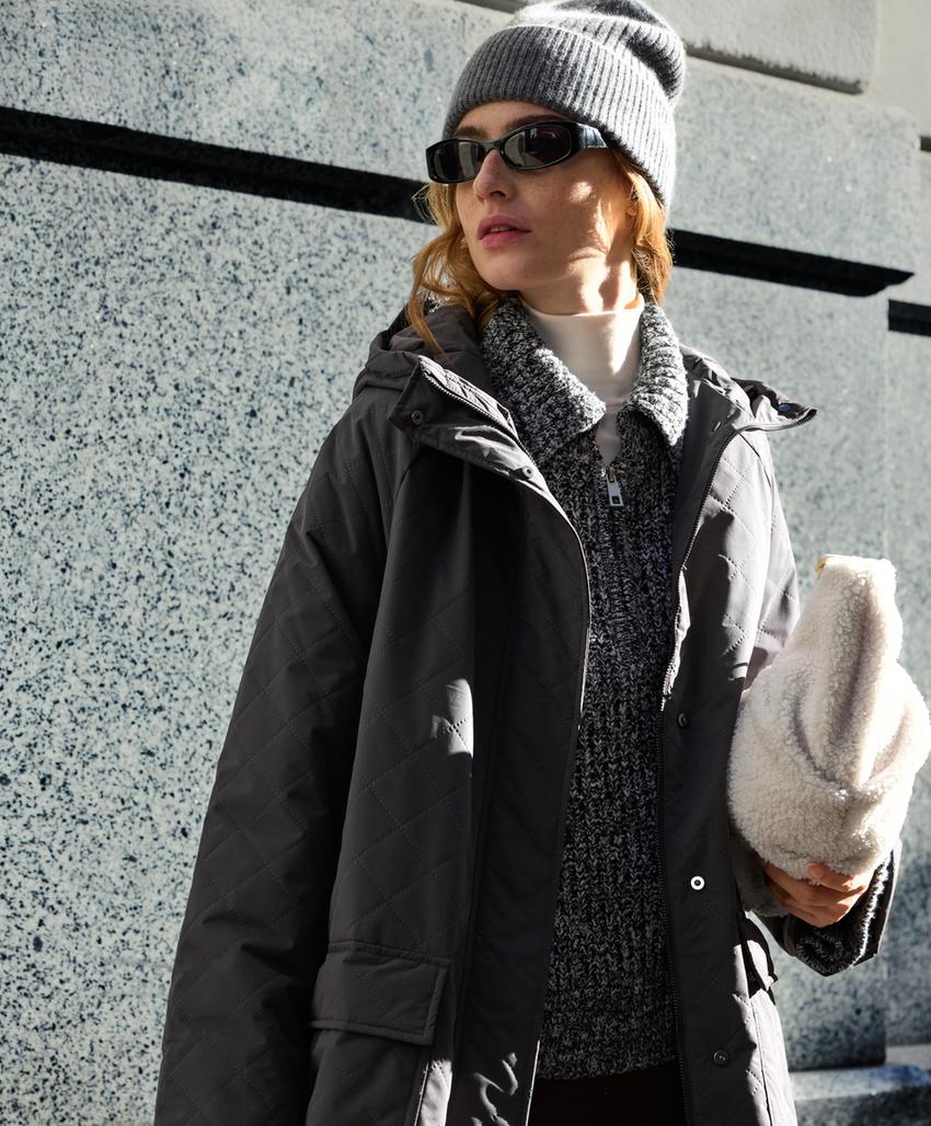 Свитер с крученой вязкой на молнии