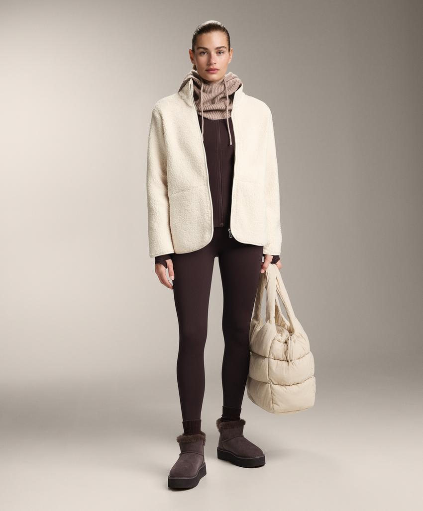 Топ с перекрещивающейся спинкой легкого прикосновения