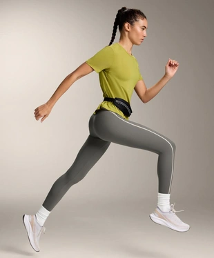 Футболка с коротким рукавом из технического материала- Заказать в России