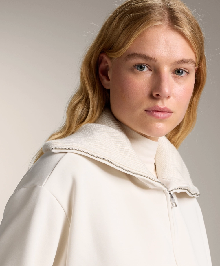 Длинный пальто из микромодала с регулируемой талией и трикотажным воротником