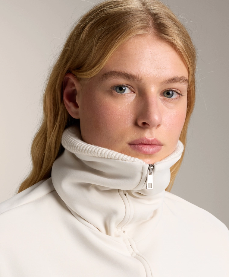 Длинный пальто из микромодала с регулируемой талией и трикотажным воротником