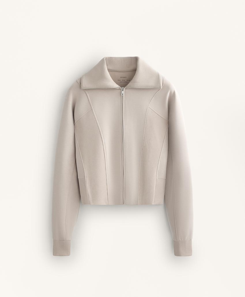 Куртка с высоким воротником, деталями ребристости и мягким на ощупь модал