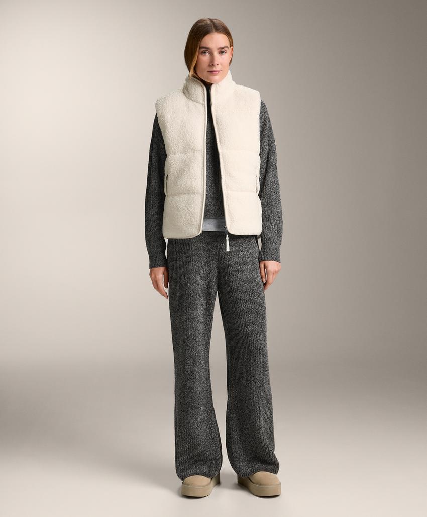 Стежковый жилет из искусственного меха