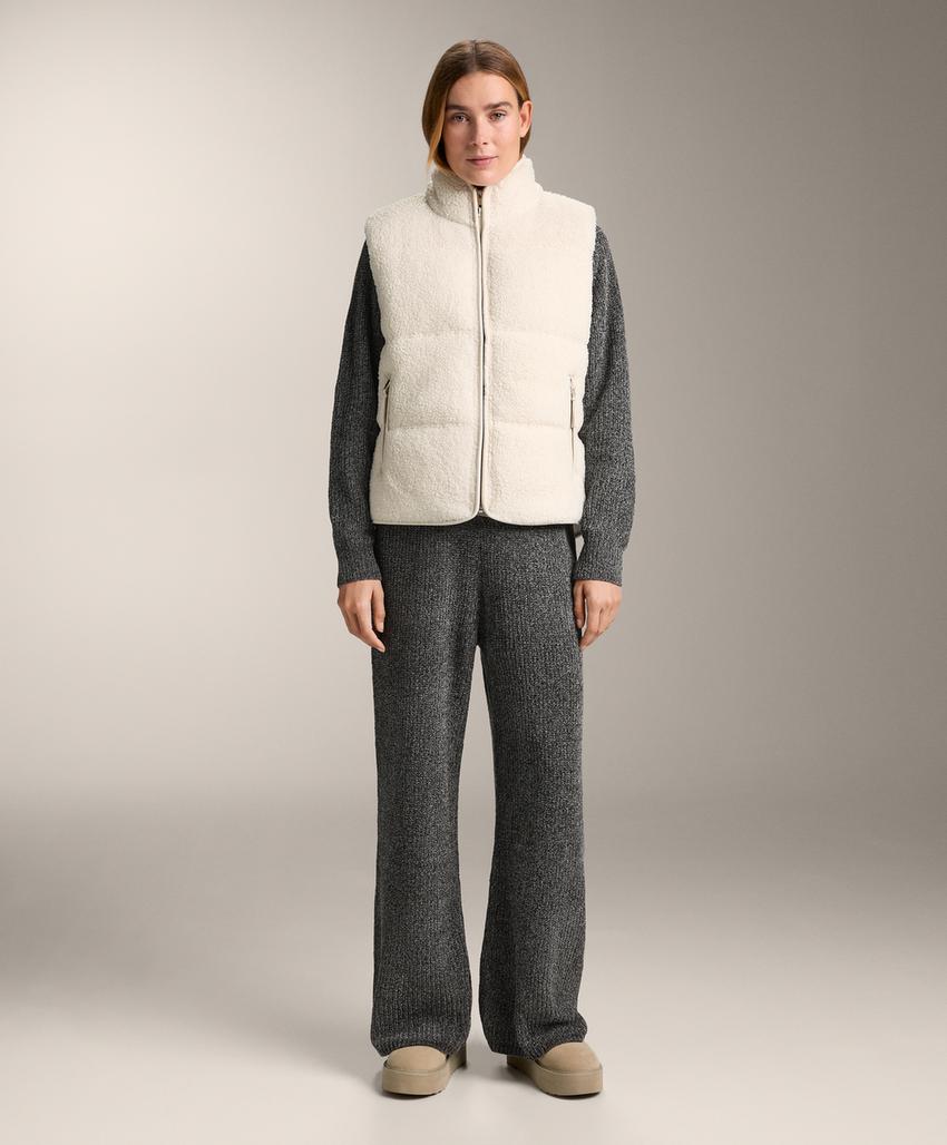 Стежковый жилет из искусственного меха