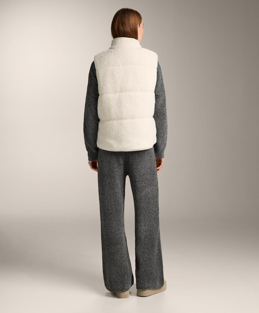 Стежковый жилет из искусственного меха