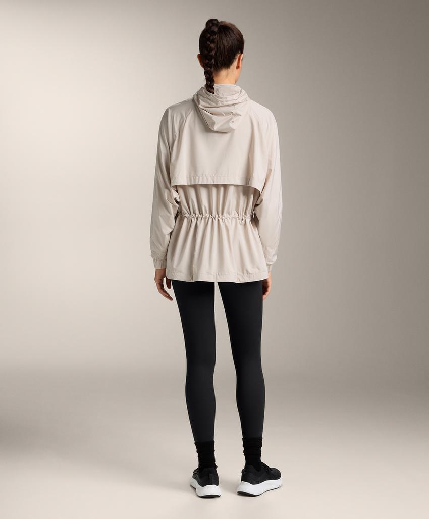 Длинный ветровик с водоотталкивающей пропиткой