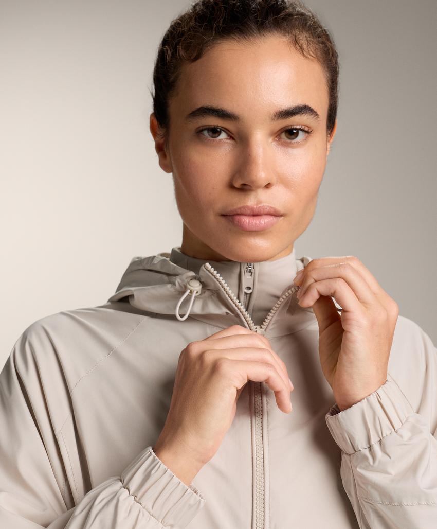 Длинный ветровик с водоотталкивающей пропиткой