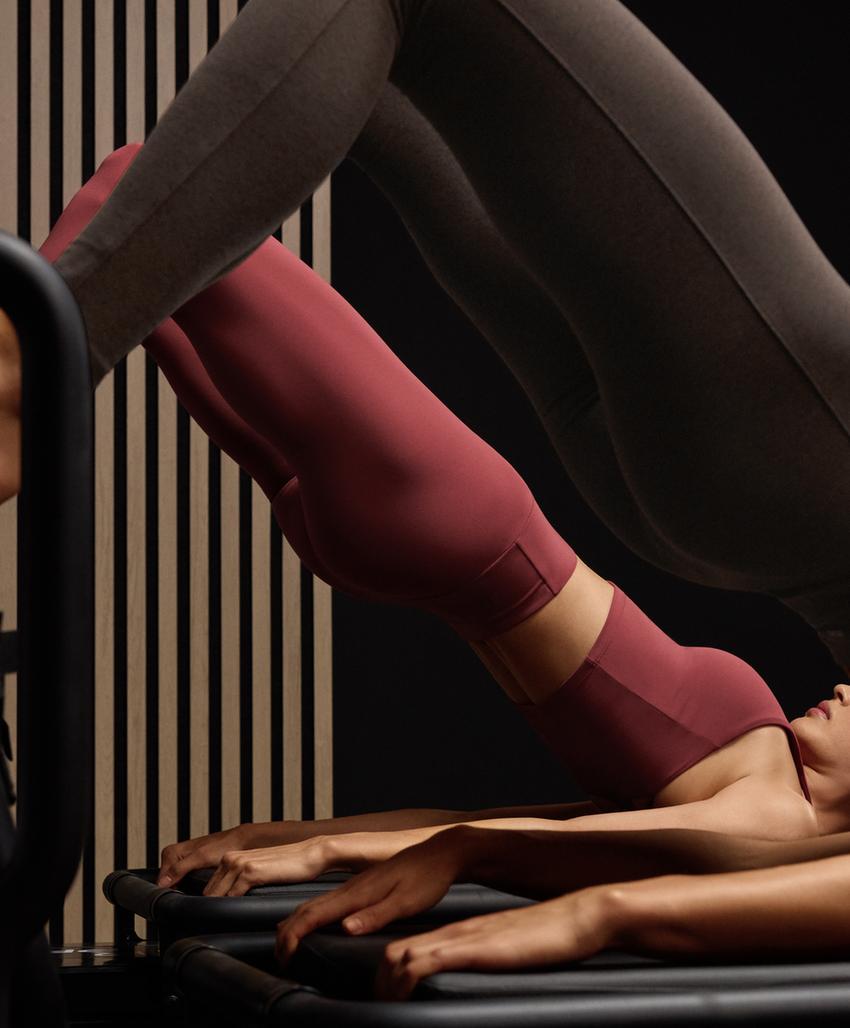 Леггинсы длиной до щиколотки comfortlux с поясом v-силуэта и ребристыми деталями l33473226