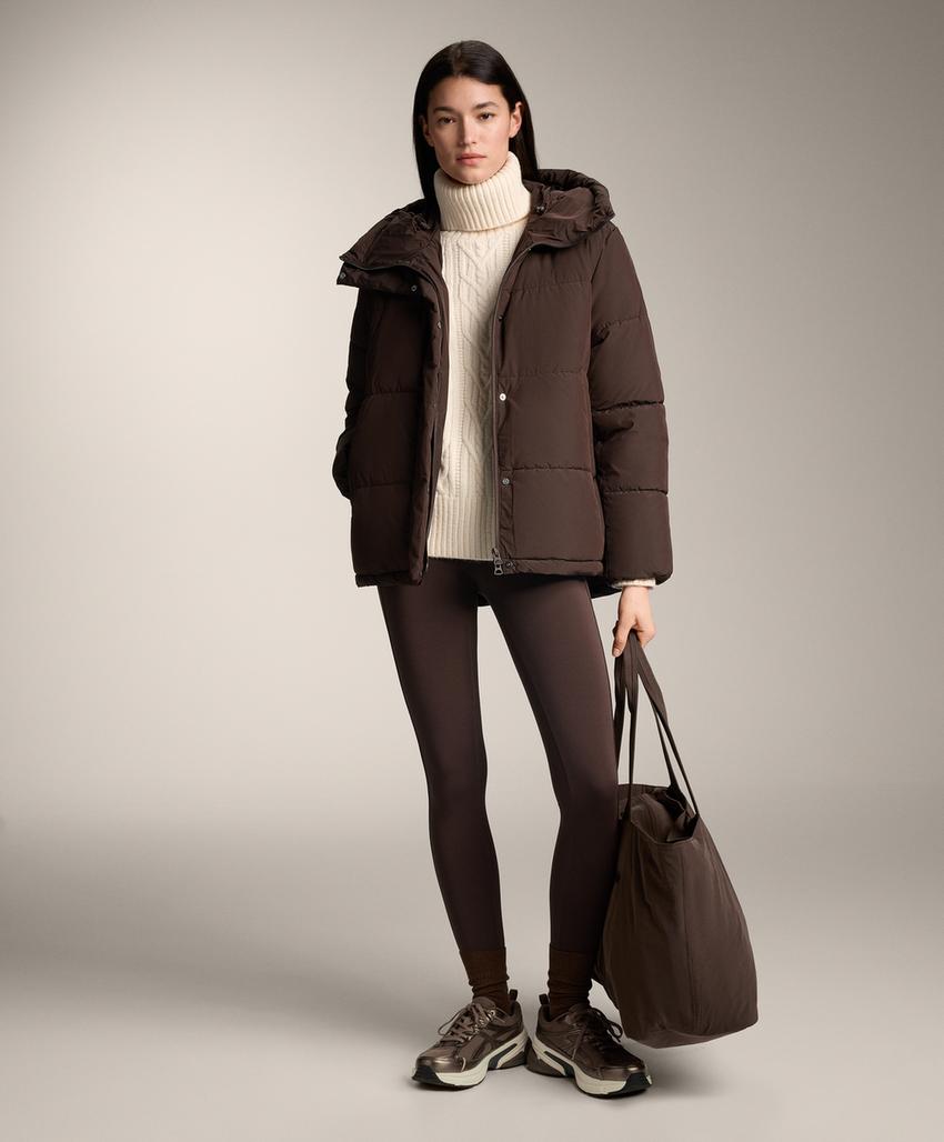 Джемпер косой вязки с высоким воротником