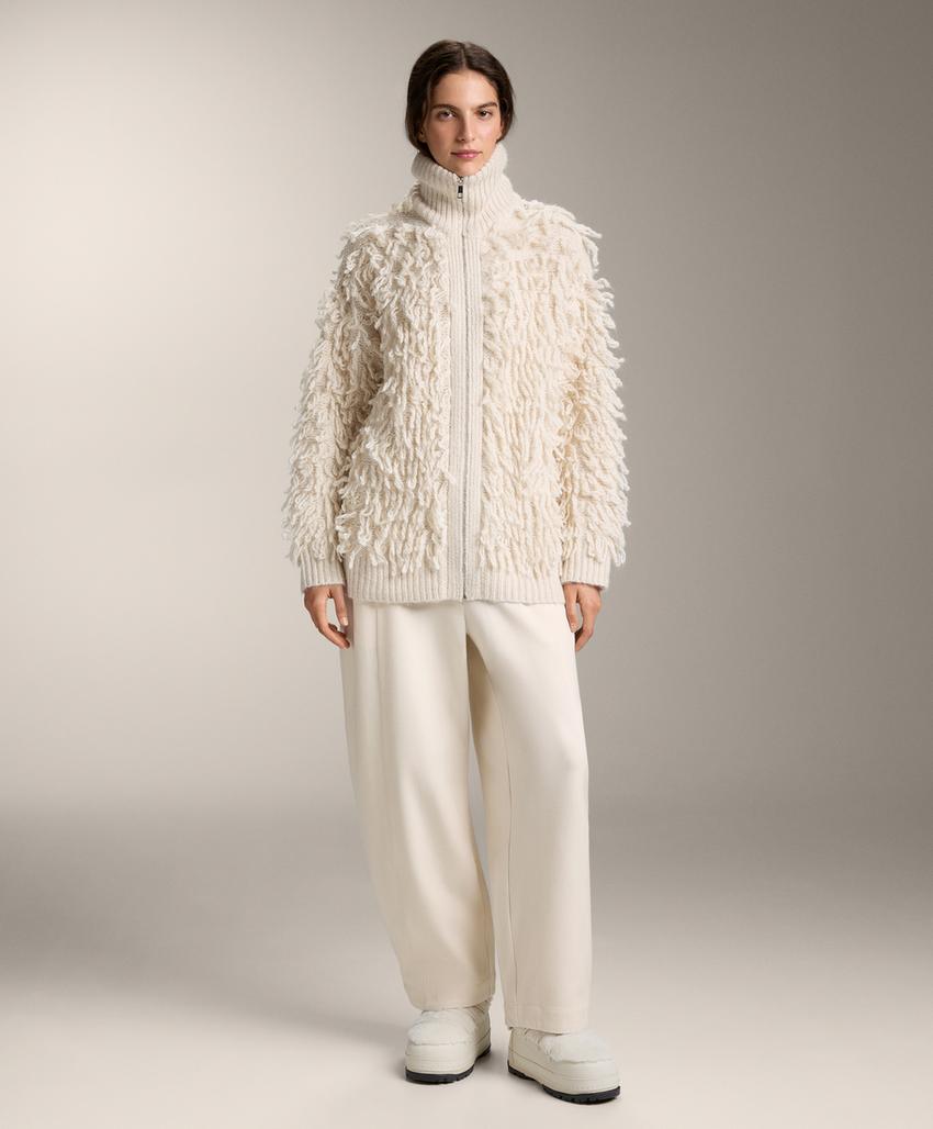 Куртка из вязаного полотна со бахромой