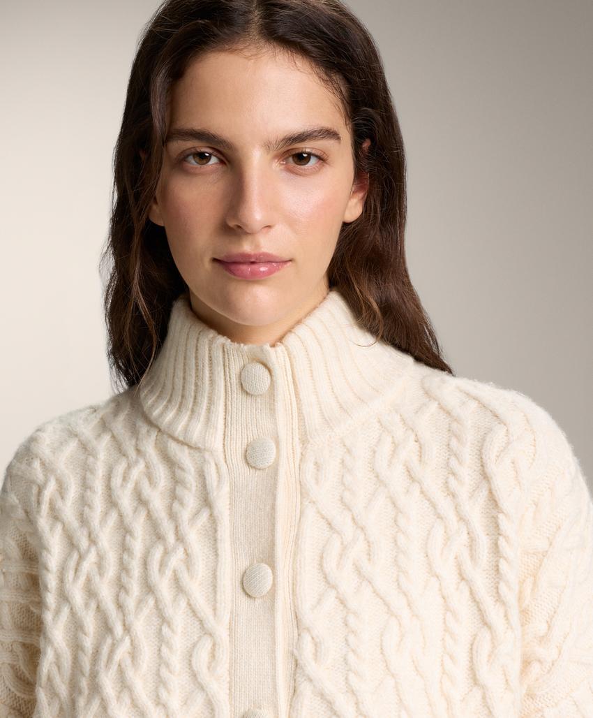 Вязаная куртка-бомбер с пуговицами