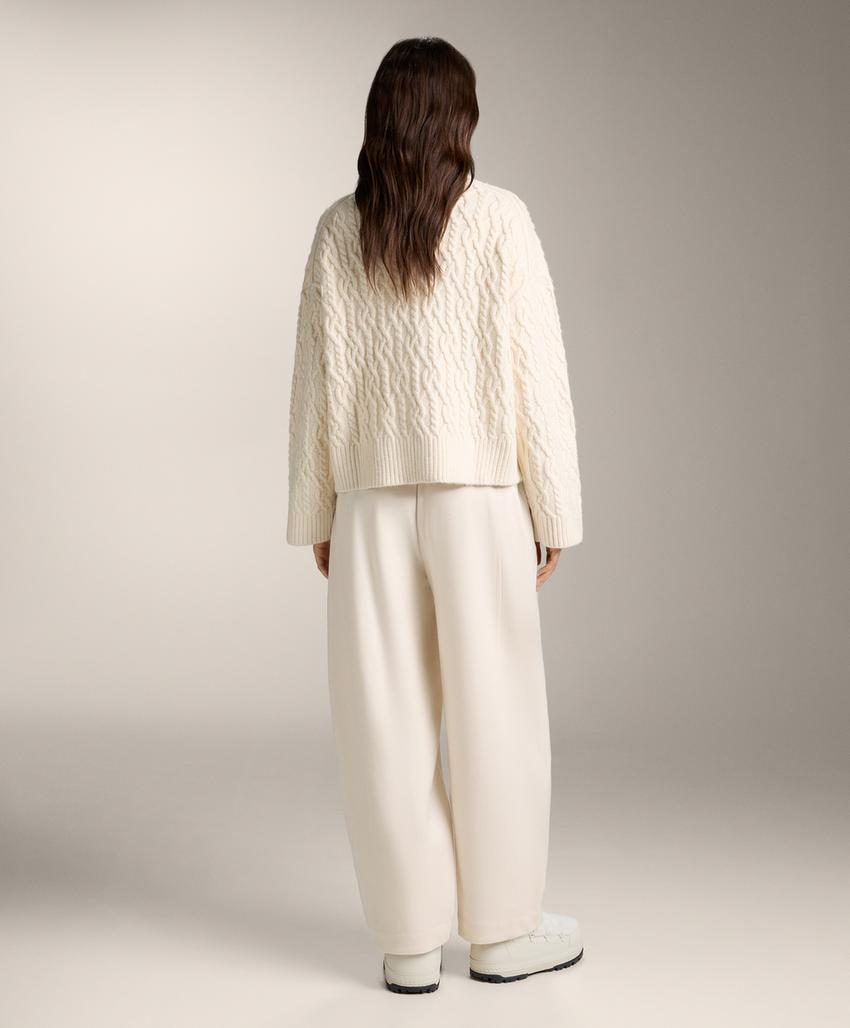 Вязаная куртка-бомбер с пуговицами