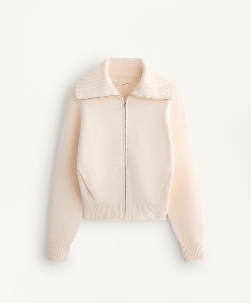 Вязаное пальто с высоким воротником