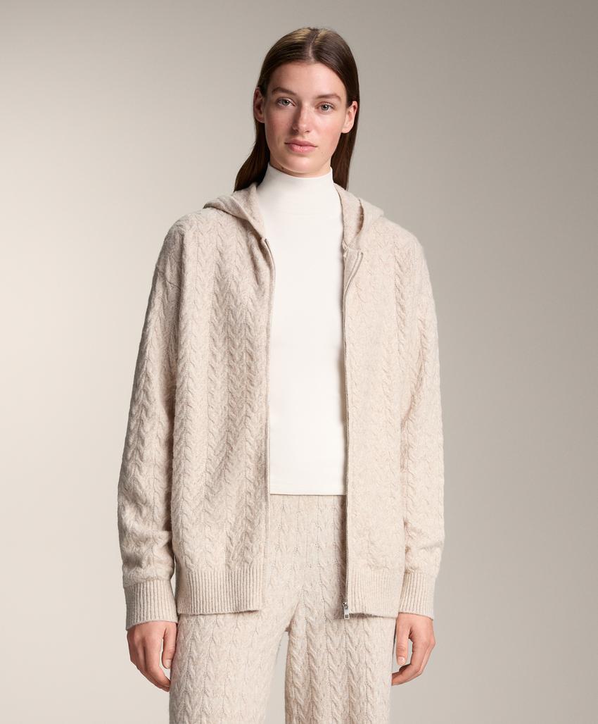 Длинная пальто с капюшоном из аранского вязания