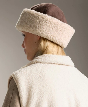 DOUBLE-FACED FAUX-SHEARLING HAT- Заказать в России