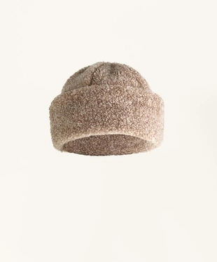 FAUX-SHEARLING HAT- Заказать в России