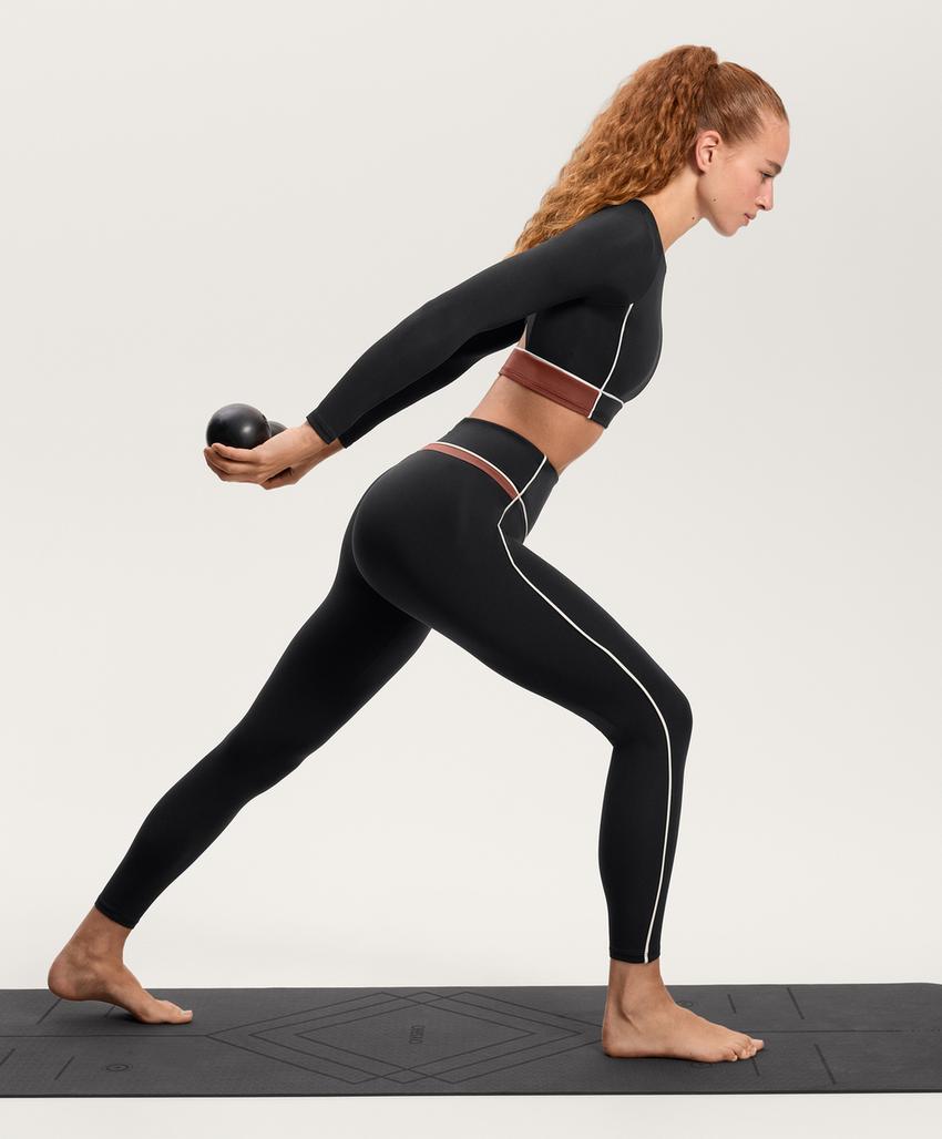 Топ с длинными рукавами и блок-колор сетчатыми вставками comfortlux