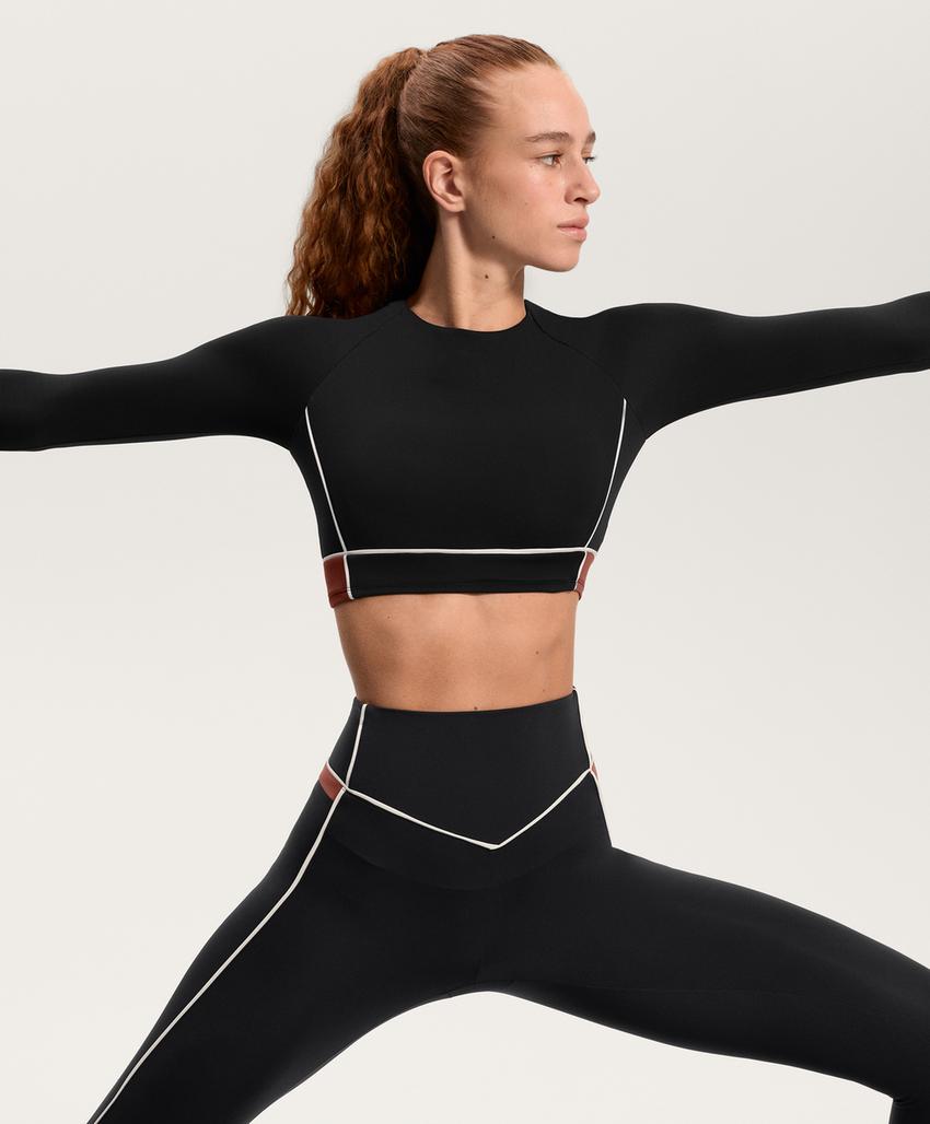 Топ с длинными рукавами и блок-колор сетчатыми вставками comfortlux